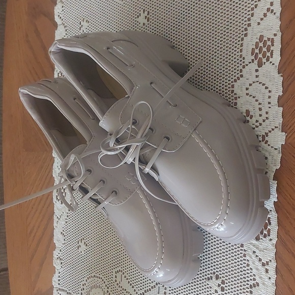 Just Fab Taupe Sofia Boat Lug Sole Loafer Sz 8.5 - Picture 4 of 16